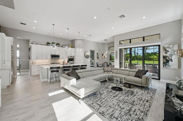 12065 N Kalmar Cir, Parkland, FL 33076