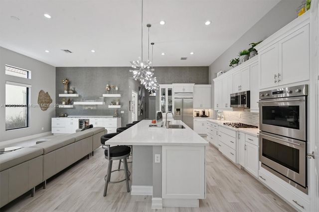 12065 N Kalmar Cir, Parkland, FL 33076