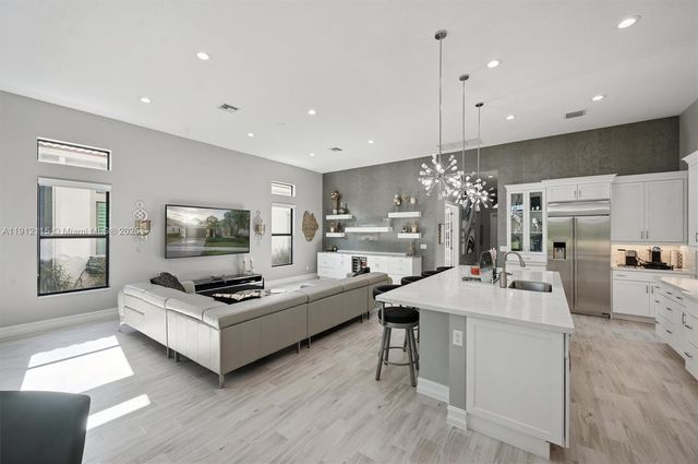 12065 N Kalmar Cir, Parkland, FL 33076