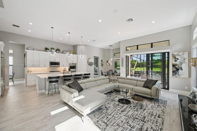 12065 N Kalmar Cir, Parkland, FL 33076