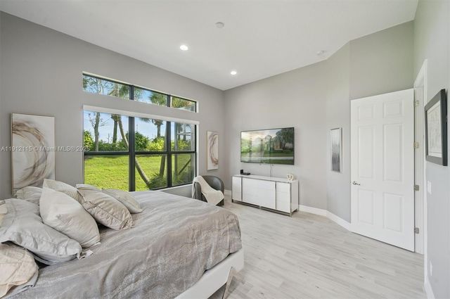 12065 N Kalmar Cir, Parkland, FL 33076