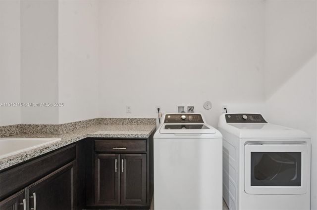 12065 N Kalmar Cir, Parkland, FL 33076