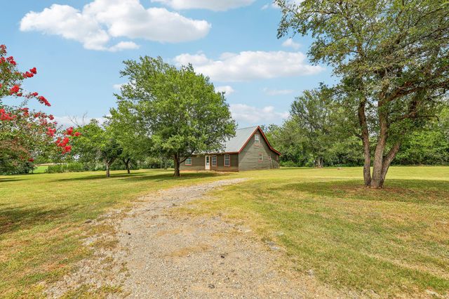 122 Dodd Preston RD, Elgin, TX 78621