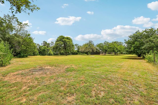 122 Dodd Preston RD, Elgin, TX 78621