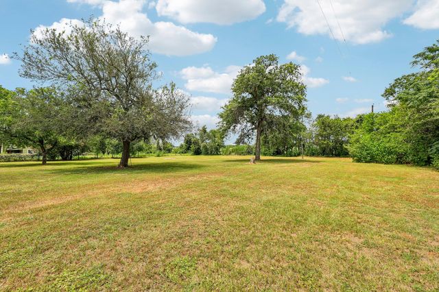122 Dodd Preston RD, Elgin, TX 78621