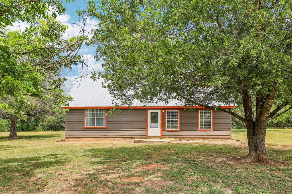 122 Dodd Preston RD, Elgin, TX 78621