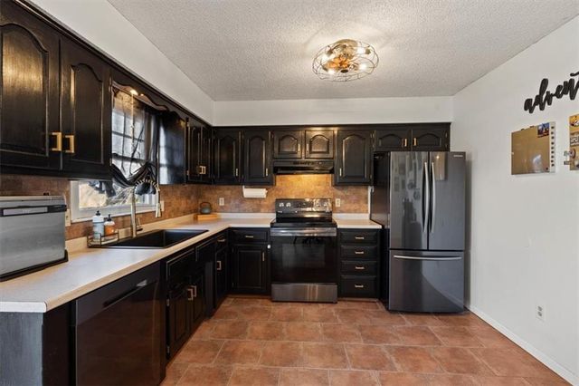 928 NE Mulberry Street, Lee's Summit, MO 64086