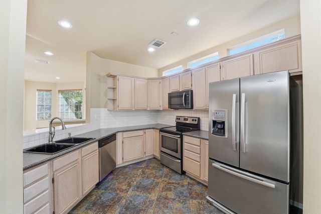 56 Lakeridge Drive, The Woodlands, TX 77381