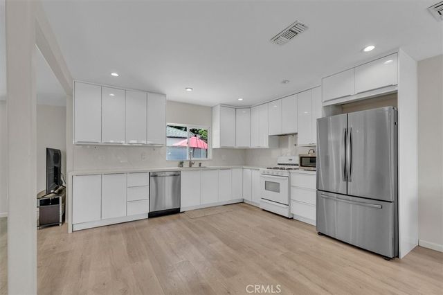 18352 Bessemer, Tarzana, CA 91335