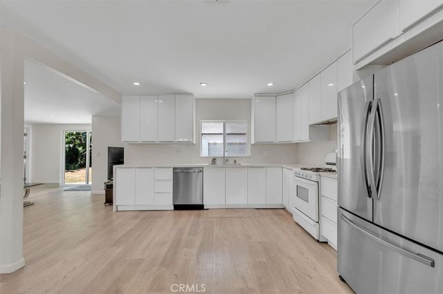 18352 Bessemer, Tarzana, CA 91335