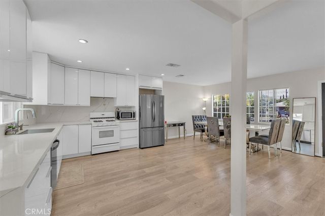 18352 Bessemer, Tarzana, CA 91335