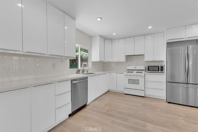 18352 Bessemer, Tarzana, CA 91335