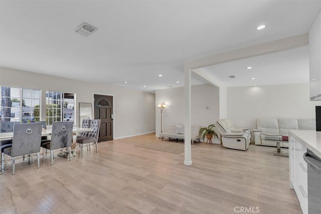 18352 Bessemer, Tarzana, CA 91335