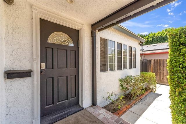 18352 Bessemer, Tarzana, CA 91335
