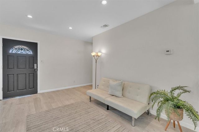 18352 Bessemer, Tarzana, CA 91335