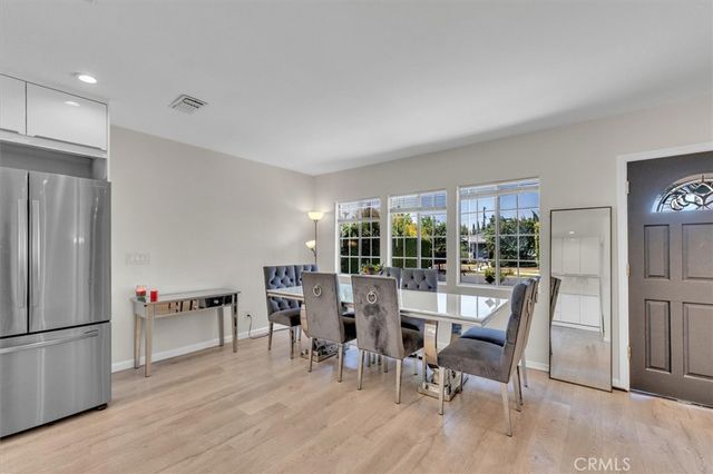 18352 Bessemer, Tarzana, CA 91335