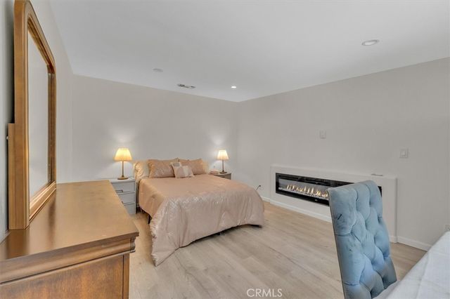18352 Bessemer, Tarzana, CA 91335