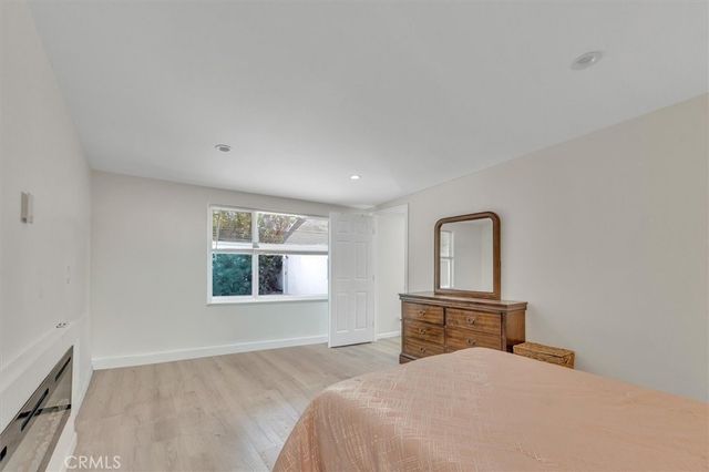 18352 Bessemer, Tarzana, CA 91335
