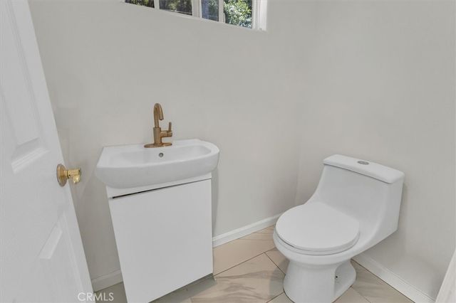 18352 Bessemer, Tarzana, CA 91335
