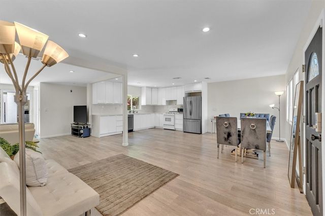 18352 Bessemer, Tarzana, CA 91335