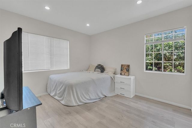 18352 Bessemer, Tarzana, CA 91335