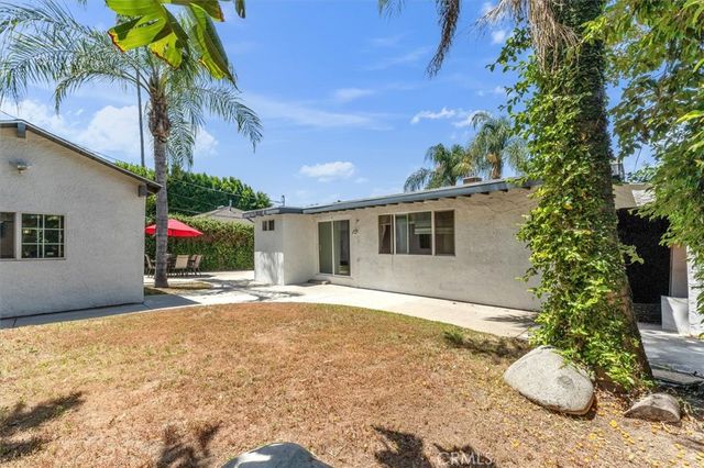 18352 Bessemer, Tarzana, CA 91335