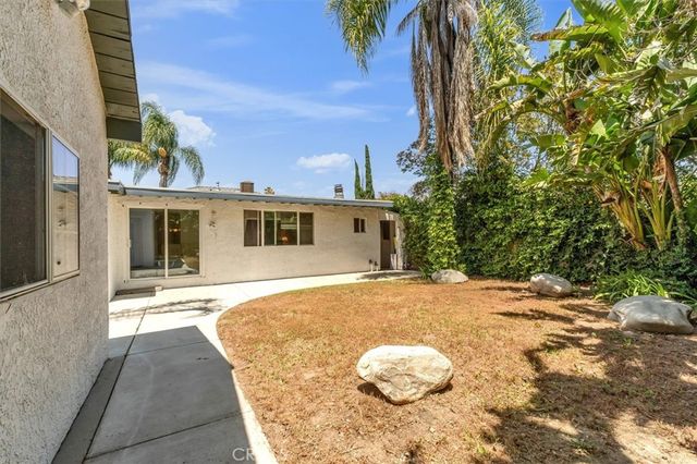 18352 Bessemer, Tarzana, CA 91335
