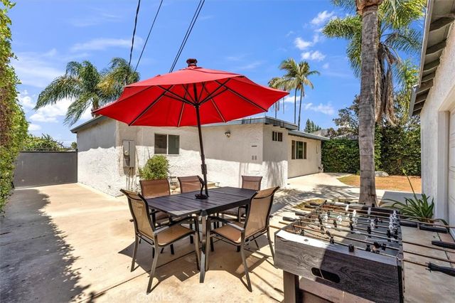 18352 Bessemer, Tarzana, CA 91335