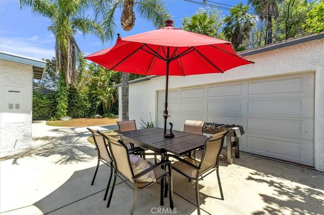 18352 Bessemer, Tarzana, CA 91335