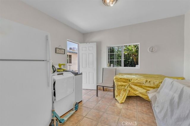 18352 Bessemer, Tarzana, CA 91335