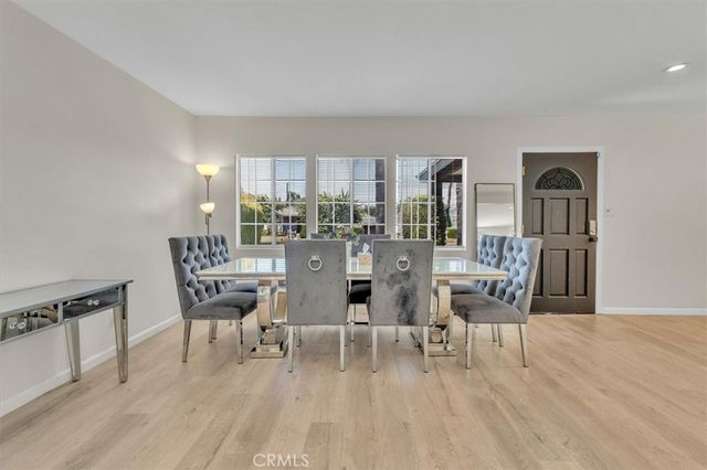 18352 Bessemer, Tarzana, CA 91335