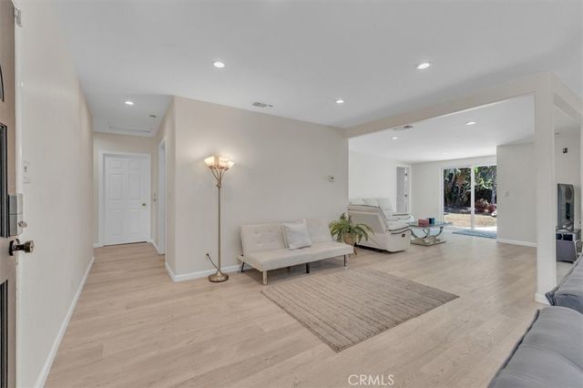 18352 Bessemer, Tarzana, CA 91335