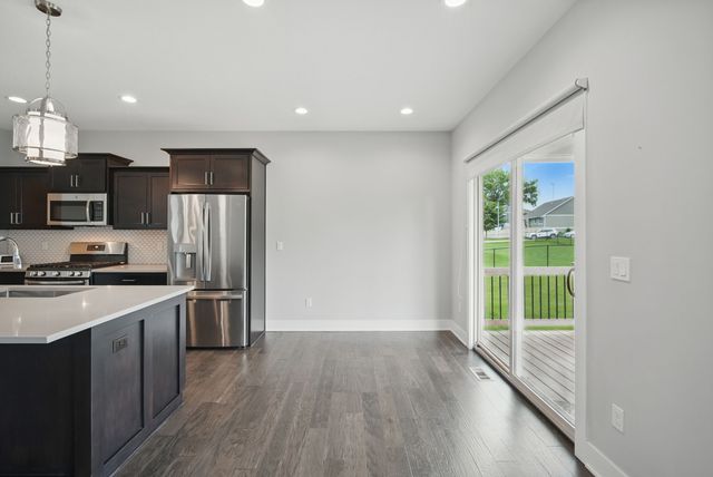 8704 Highland Oaks Drive, Johnston, IA 50131