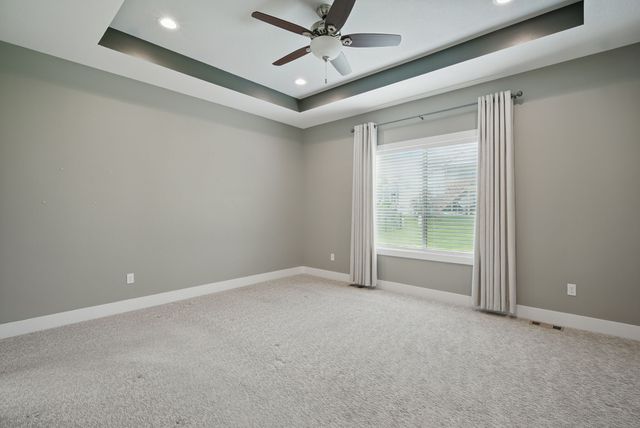 8704 Highland Oaks Drive, Johnston, IA 50131