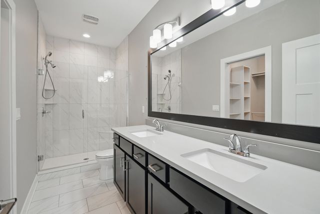 8704 Highland Oaks Drive, Johnston, IA 50131