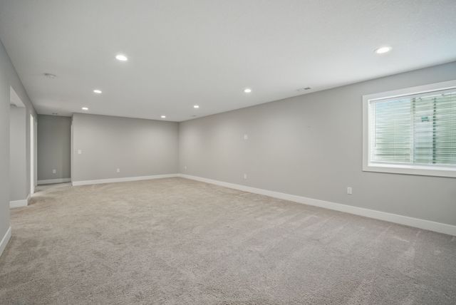 8704 Highland Oaks Drive, Johnston, IA 50131