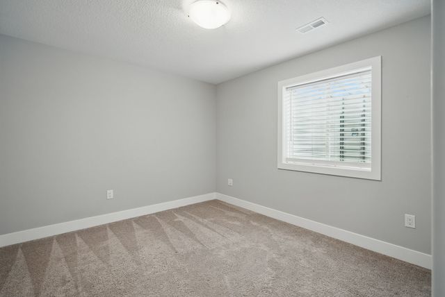 8704 Highland Oaks Drive, Johnston, IA 50131