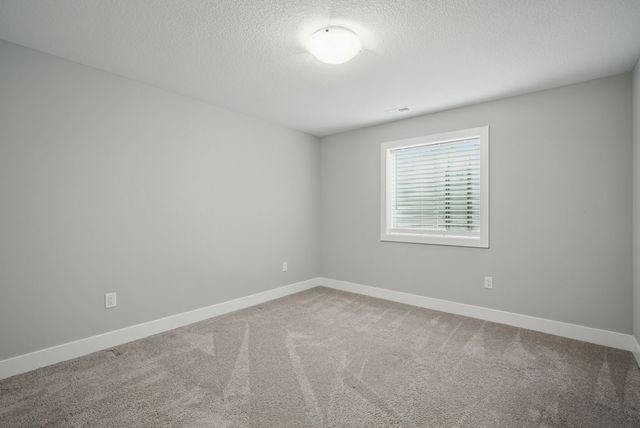 8704 Highland Oaks Drive, Johnston, IA 50131