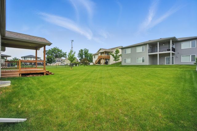 8704 Highland Oaks Drive, Johnston, IA 50131