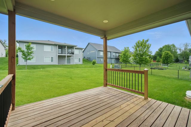 8704 Highland Oaks Drive, Johnston, IA 50131