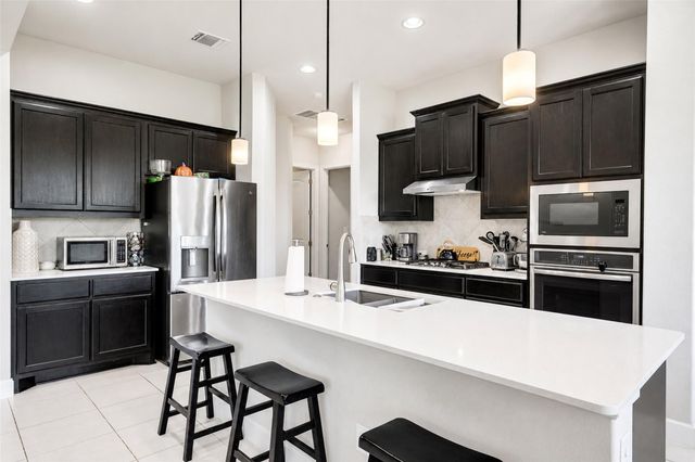 418 Quartz DR, Dripping Springs, TX 78620