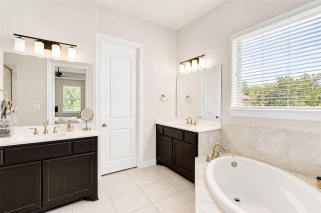 418 Quartz DR, Dripping Springs, TX 78620