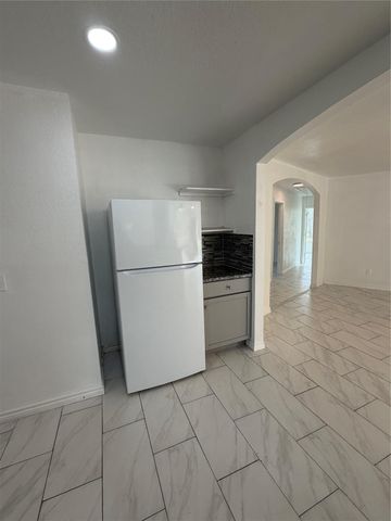 9210 Tacquard Drive, Hitchcock, TX 77563