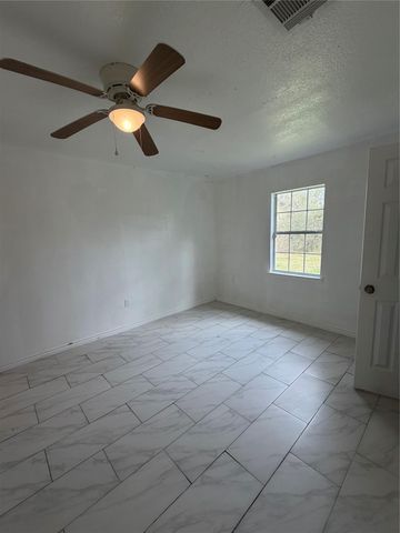 9210 Tacquard Drive, Hitchcock, TX 77563