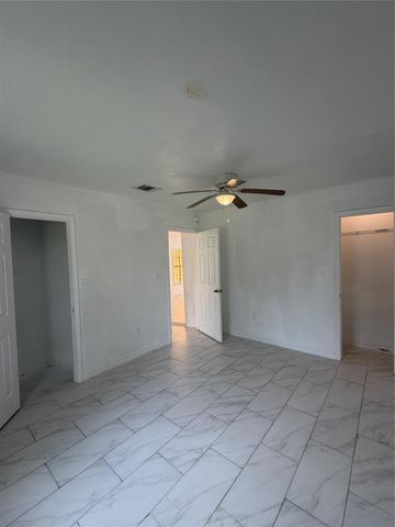 9210 Tacquard Drive, Hitchcock, TX 77563