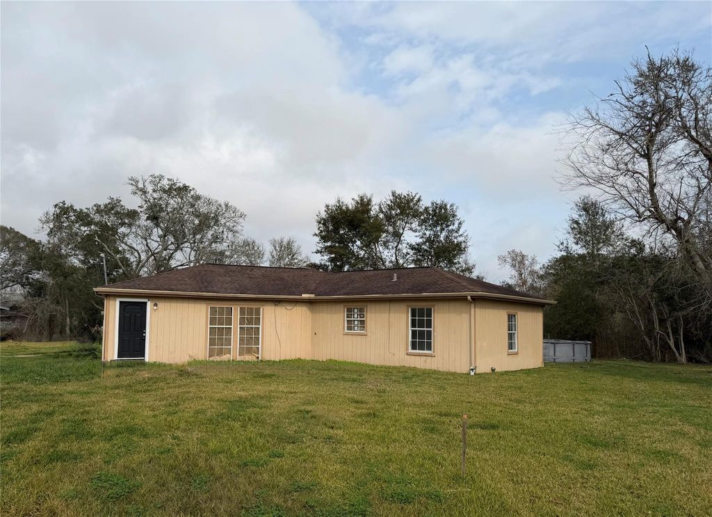 9210 Tacquard Drive, Hitchcock, TX 77563