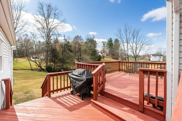 12 TRUITT LN, Fishersville, VA 22939