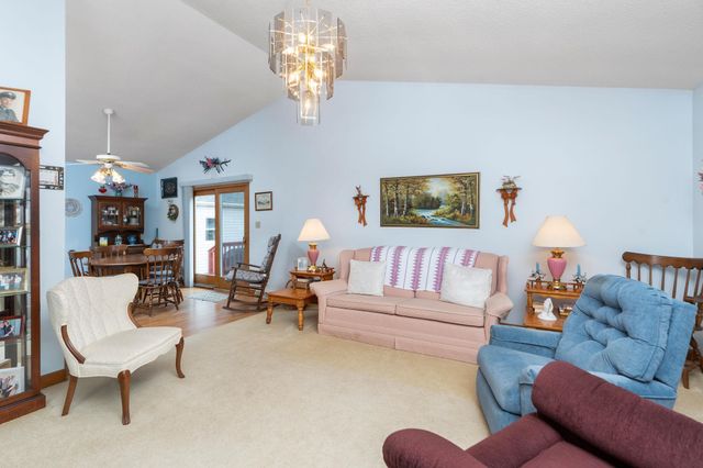 12 TRUITT LN, Fishersville, VA 22939