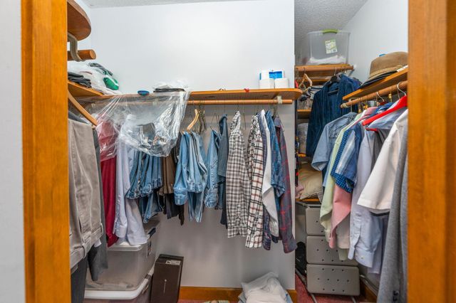 12 TRUITT LN, Fishersville, VA 22939