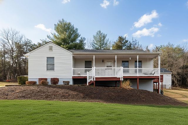 12 TRUITT LN, Fishersville, VA 22939